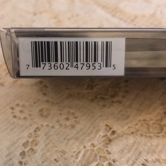 Brand new in box. MAC HYPER REAL GLOW PALETTE ~ GET IT GLOWIN’ - Picture 3 of 3